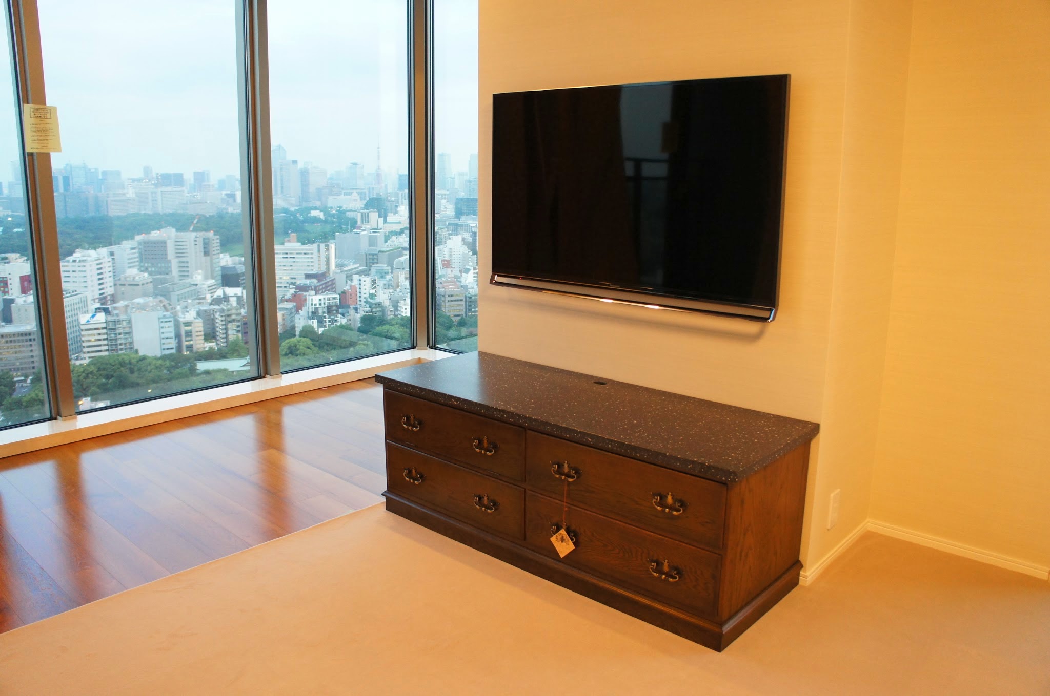 特注家具　特注テレビボード（壁掛けテレビ用）　納品事例